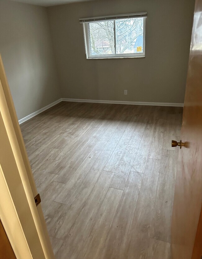 Building Photo - The Oaks at Margurite