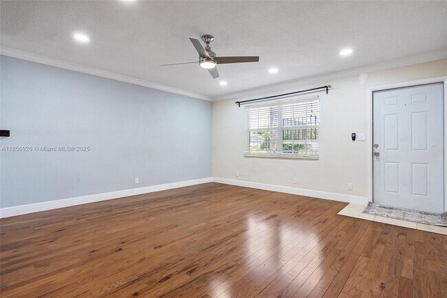 Building Photo - 2701 Middle River Dr