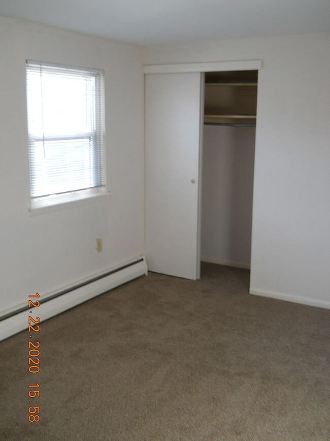 Building Photo - 3BR 1.5 bath twin in LANSDALE!