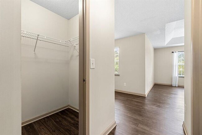 Building Photo - 435 Thistle Cove