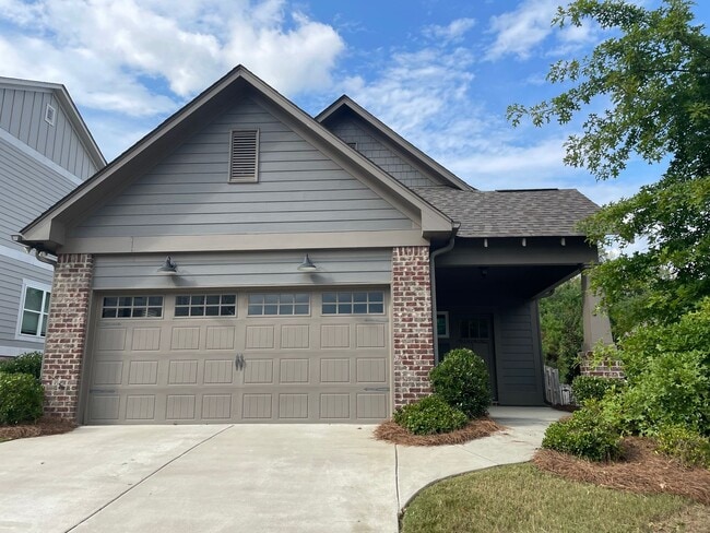 Building Photo - One level home with 2 Car Garage!