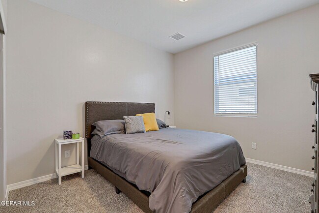 Building Photo - 143 Sarah Trl