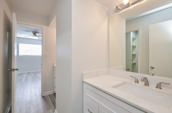 Building Photo - 8101 Amelia Rd