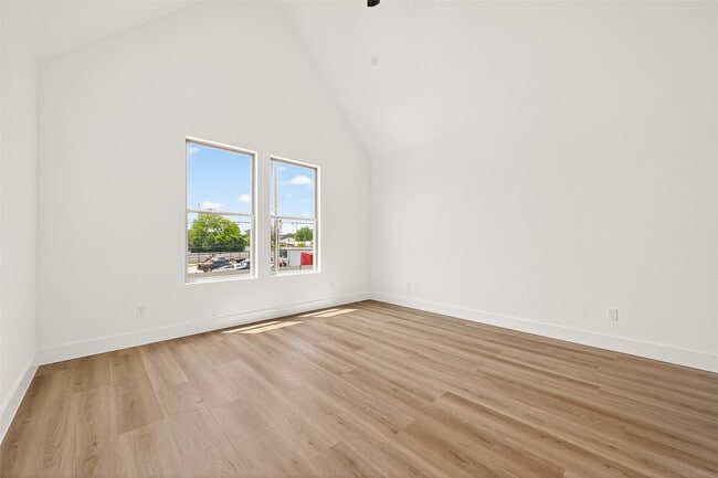 Building Photo - 7422 Maxroy St