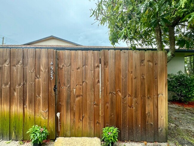 Building Photo - 4583 Barclay Crescent