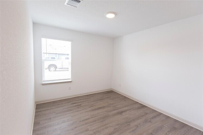 Building Photo - 132 Ft Clark Spgs Dr