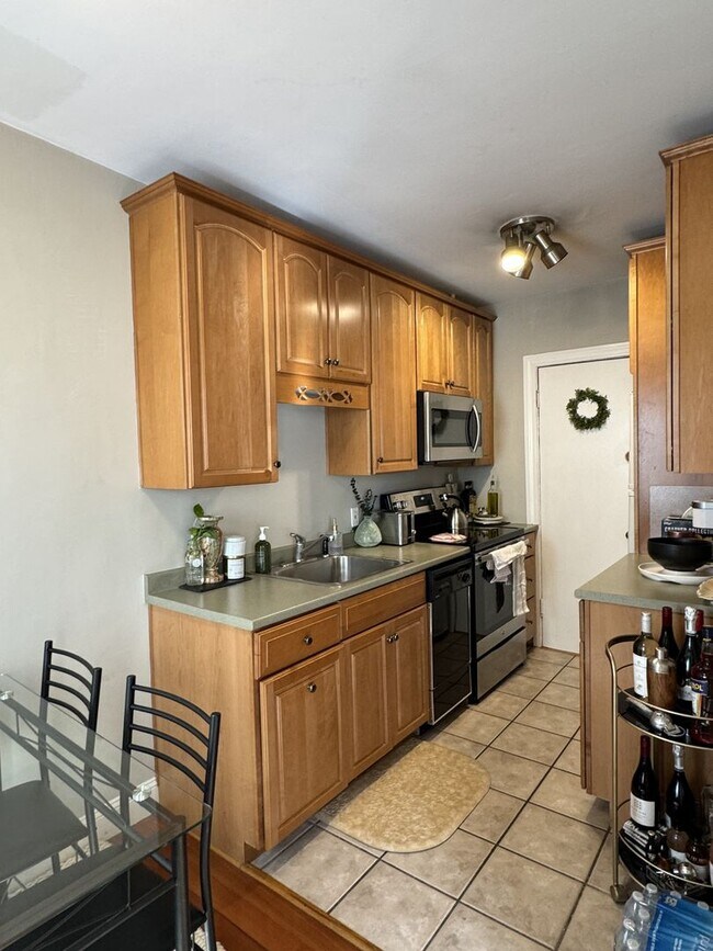 Building Photo - Check out this 1 bed in Fenway