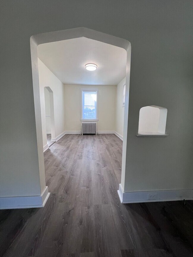 Building Photo - Updated 2BR 1 bath house for rent