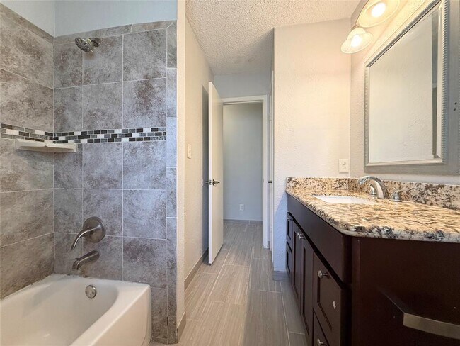 Building Photo - 2131 Highland Hills Dr