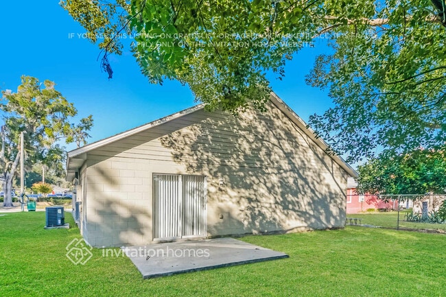 Building Photo - 215 1st St