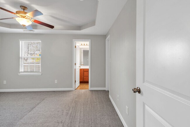 Building Photo - 303 Sinclair Ln