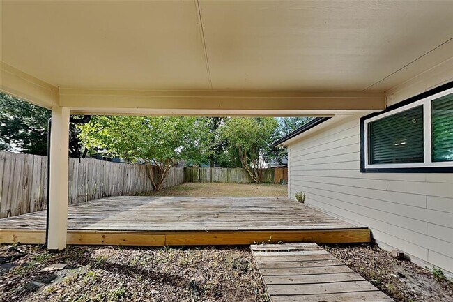 Building Photo - 10103 Golden Meadow Dr
