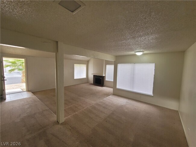 Building Photo - 4760 Woodridge Rd