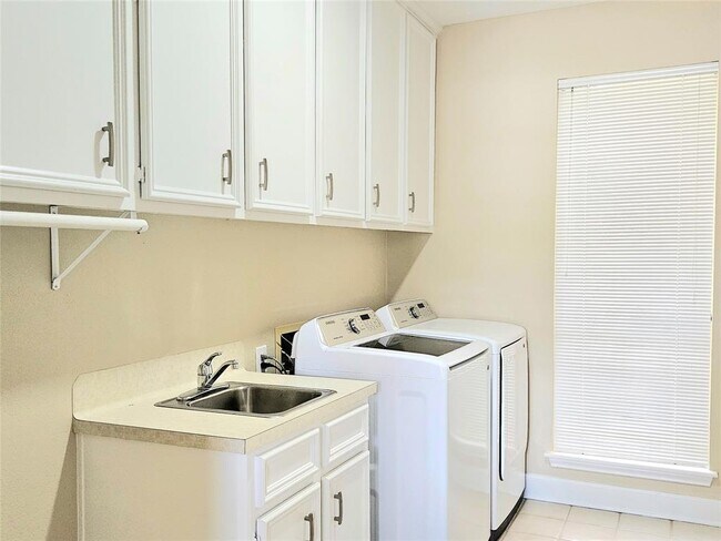 Building Photo - 20402 Sunny Shores Dr