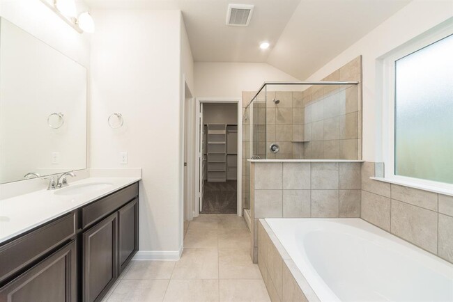 Building Photo - 7035 Toluca Dr