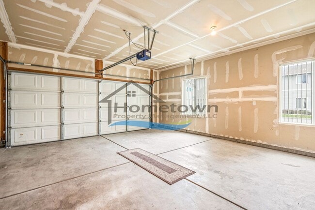 Building Photo - Townhouse Style Home with 3 Bedrooms, 2.5 Bathrooms, and a 2-Car Attached Garage Available in Coe...