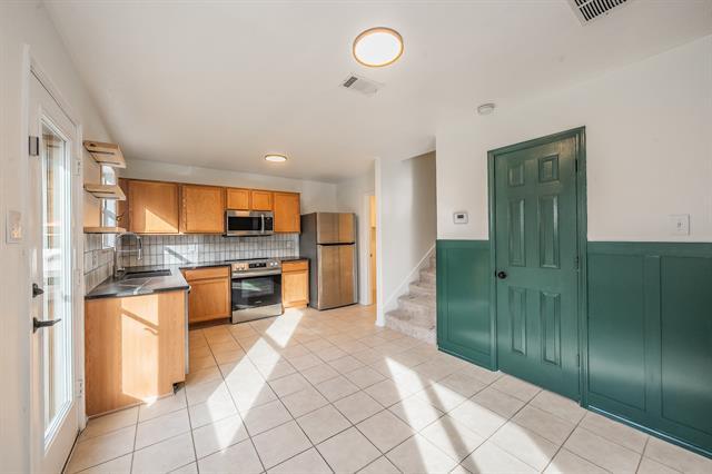 Building Photo - 1906 Beach Dr