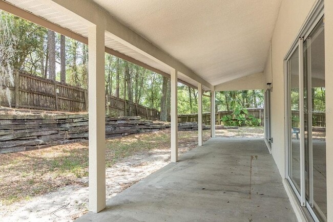 Building Photo - 1425 Whispering Woods Way