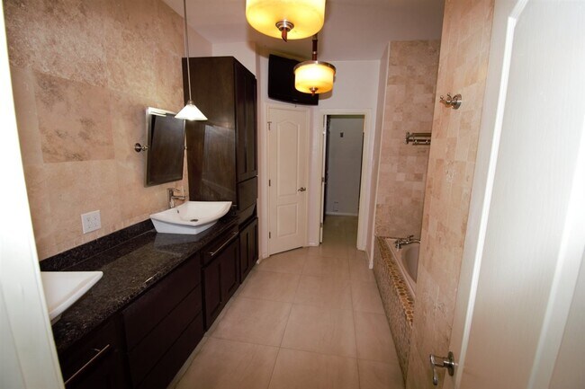 Building Photo - 3134 Homer Dr