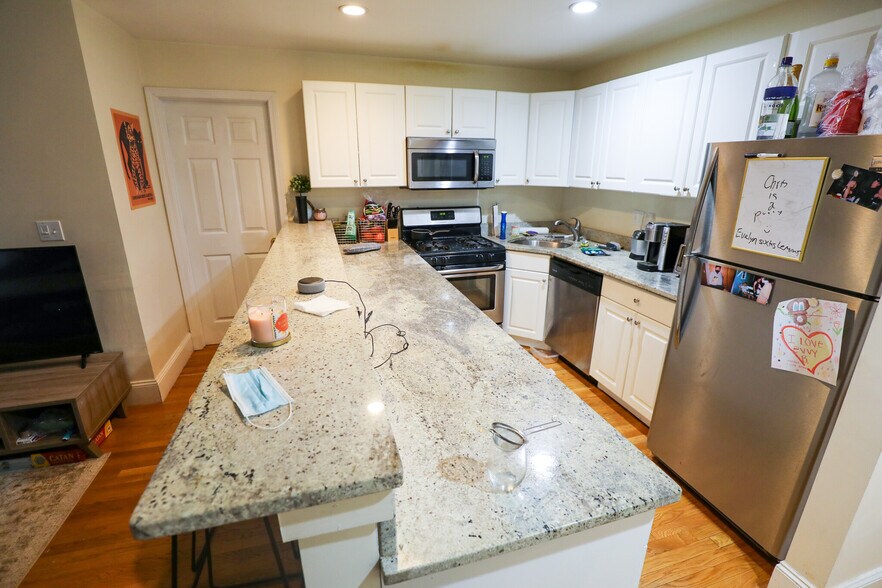 Building Photo - 318 Saint Paul St