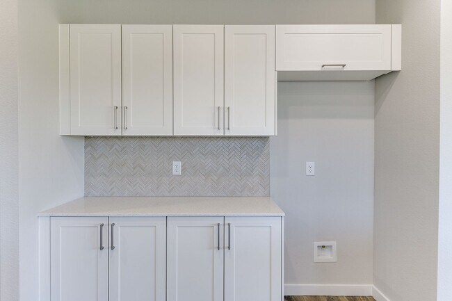 Building Photo - AVAILABLE NOW! EDGEWOOD ESTATES LUXURIOUS TRIPLEX LOCATED ON 1-ACRE LOT IN MIDLOTHIAN, TX!