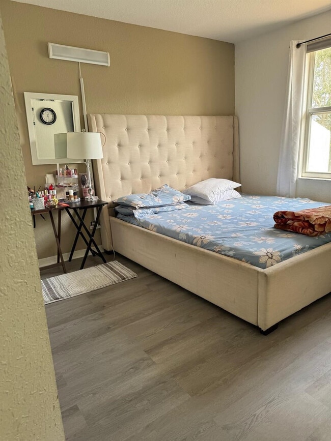 Building Photo - 5665 NW 117th Ave