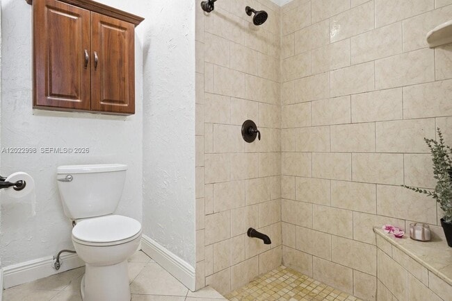 Building Photo - 575 Lakeside Cir