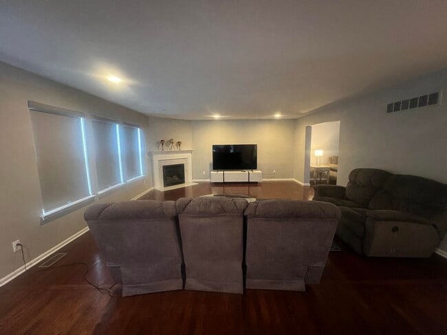 Building Photo - 24668 Thatcher Dr