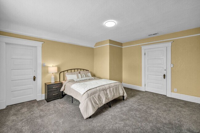 Building Photo - FULLY FURNISHED & BEAUTIFULLY REMODELED CLASSIC HOME NEAR UNR WITH UNBEATABLE I-80 ACCESS