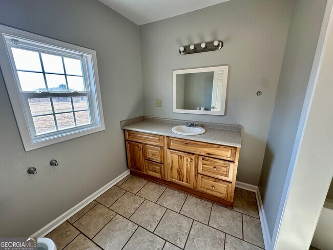 Building Photo - 1013 Walke Dairy Rd