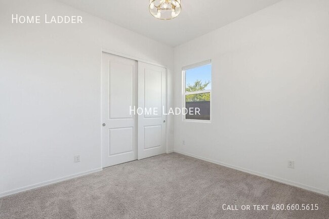 Building Photo - 10812 E Tesla Ave