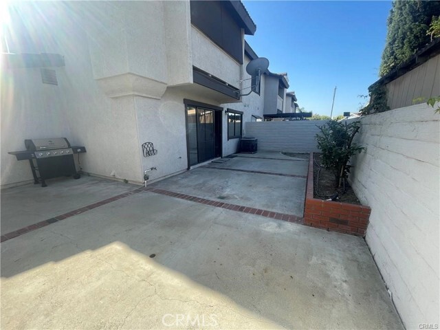 Building Photo - 2157 E Badillo St