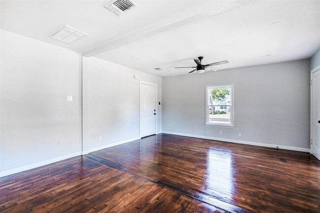 Building Photo - 1819 Pecan St