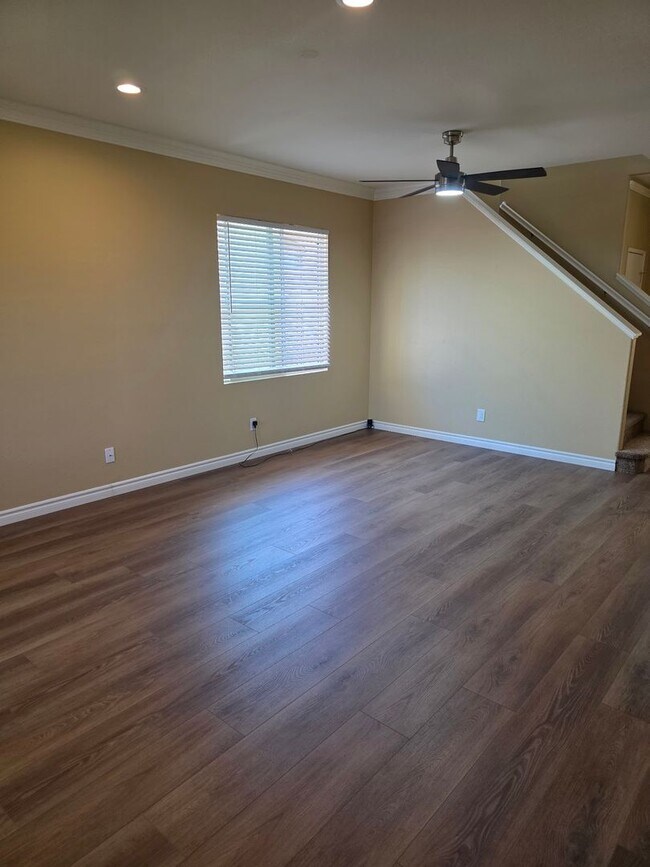Building Photo - Crowne Hill 3 Bedroom Home