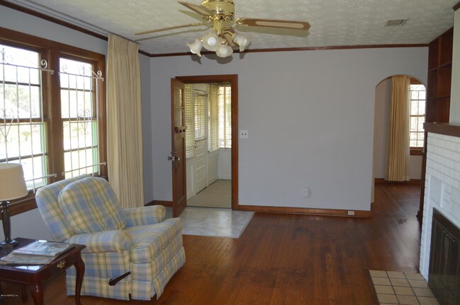 Building Photo - 8025 Oakwood St