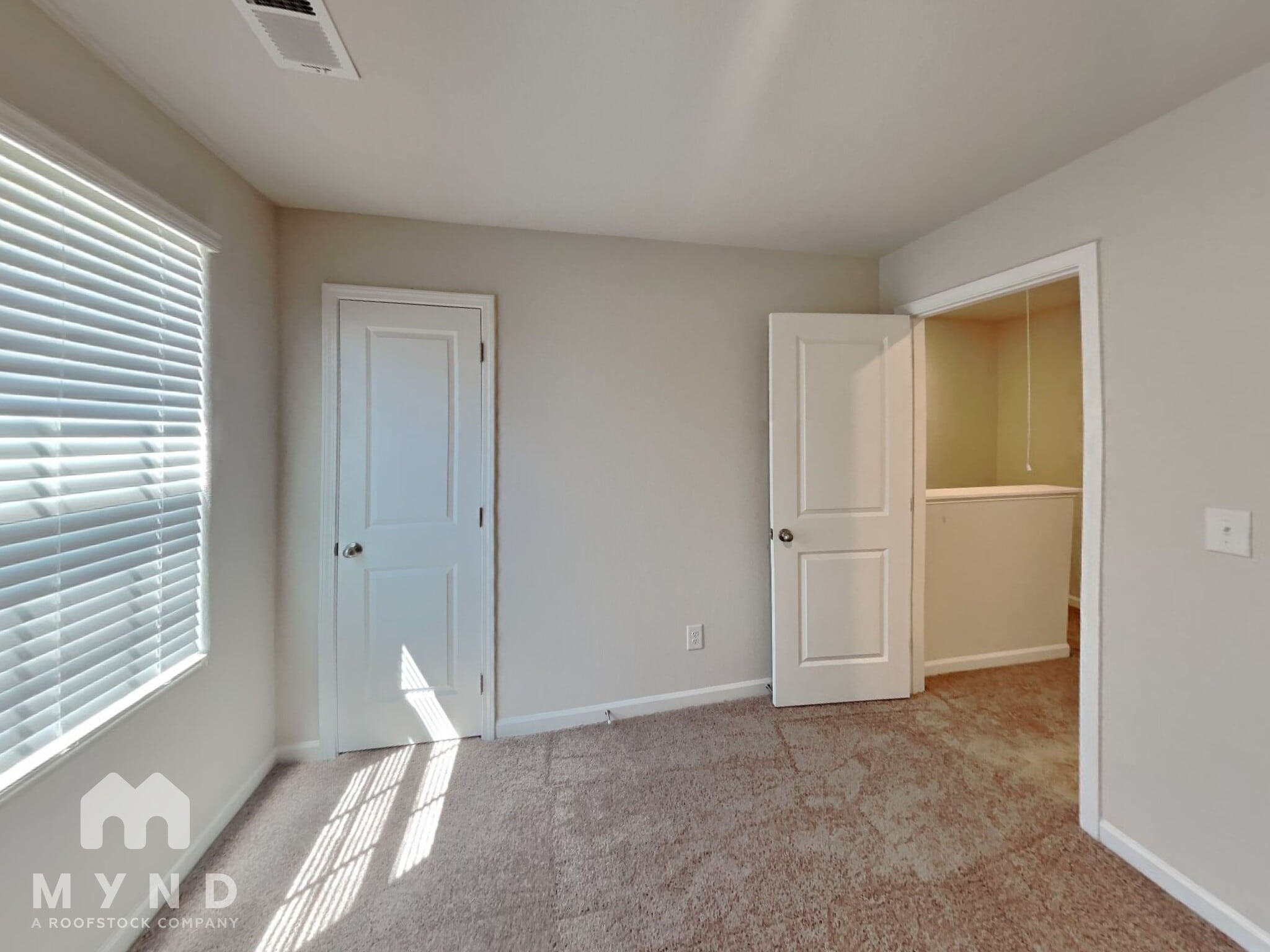 Building Photo - 326 Royal Mdw Dr