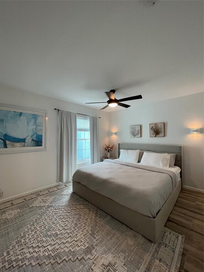 Building Photo - 2708 NE 14th Street Causeway