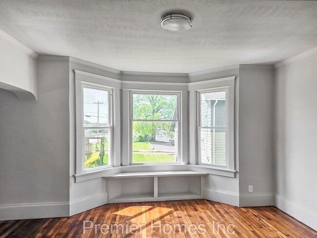Building Photo - 3 Bed Home with Finished Attic & Hardwood Floors – $1,495/mo