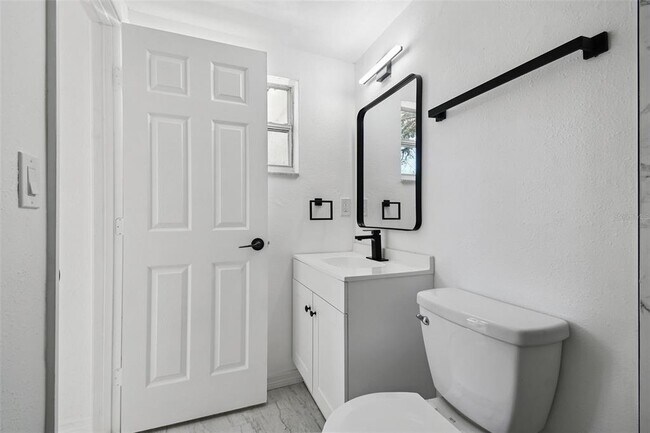 Building Photo - 3513 Landale Dr