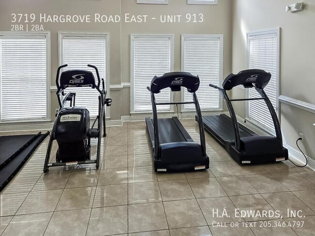 Building Photo - 3719 Hargrove E Rd