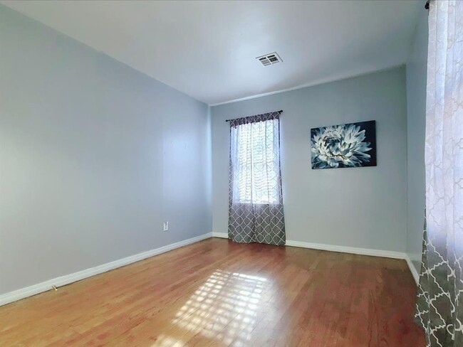 Building Photo - 3512 N Holman Ct