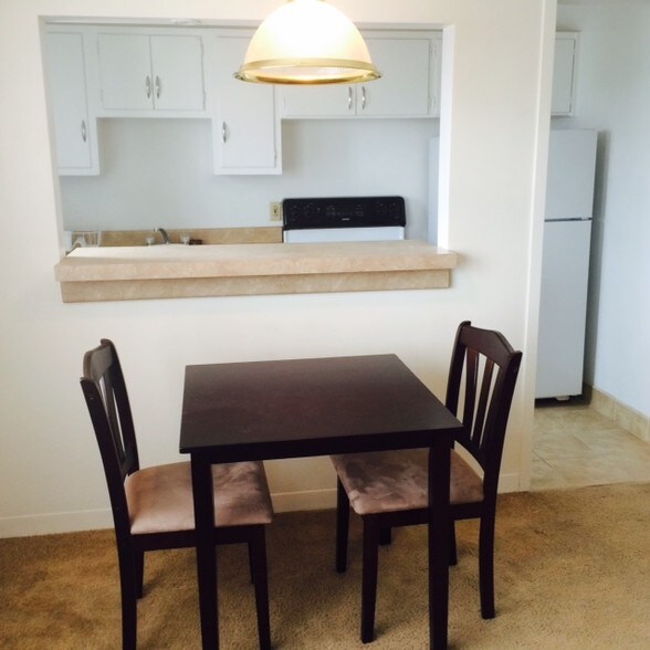 Dining - 409 Rohrer St