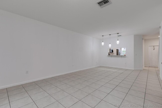 Building Photo - 2830 SW 82nd Ave