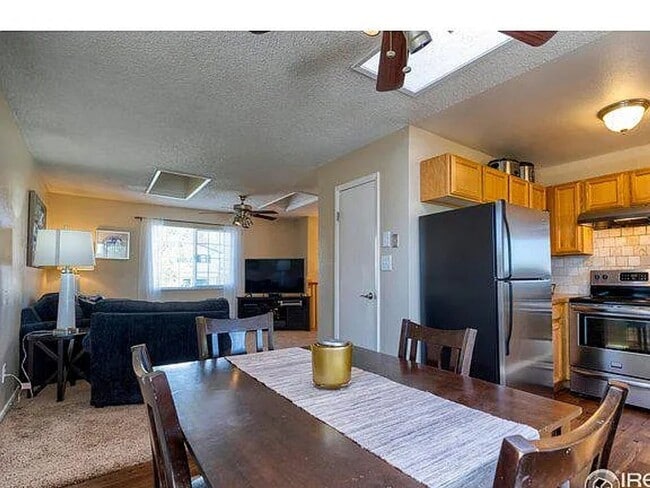 Building Photo - Students Welcome! 4 Bedroom 2 bath split level home - Available in June!