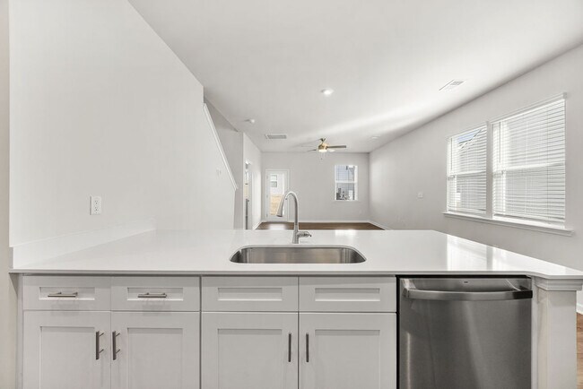 Building Photo - 502 Serena Trl