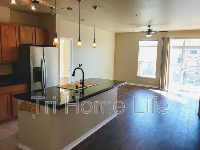 Building Photo - 10184 Park Meadows Dr