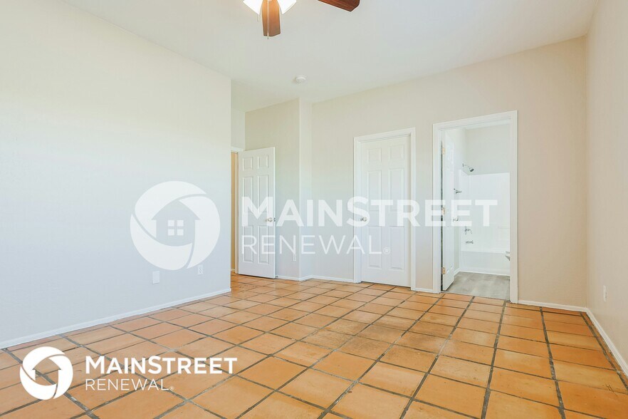 Building Photo - 6606 S 10th Dr