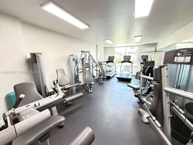 Building Photo - 919 Hillcrest Dr