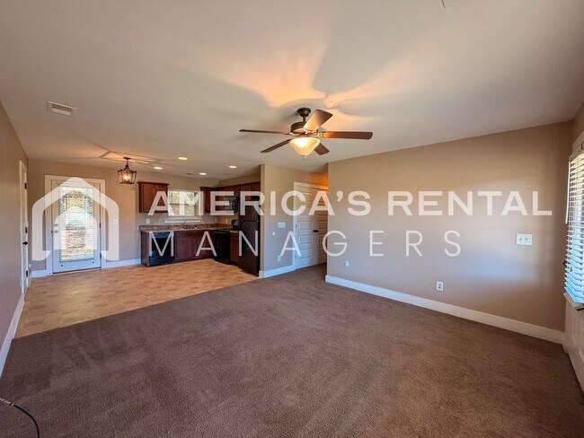 Building Photo - Spacious 3-Bed, 2-Bath Home Near Mercedes-Benz Plant in Vance!