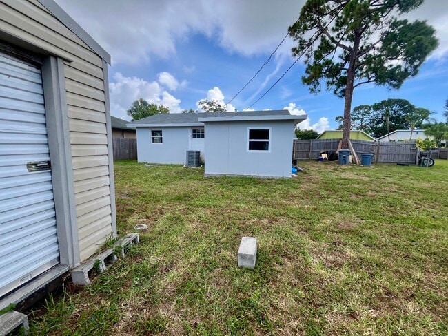 Building Photo - 3566 Ivanhoe Ave